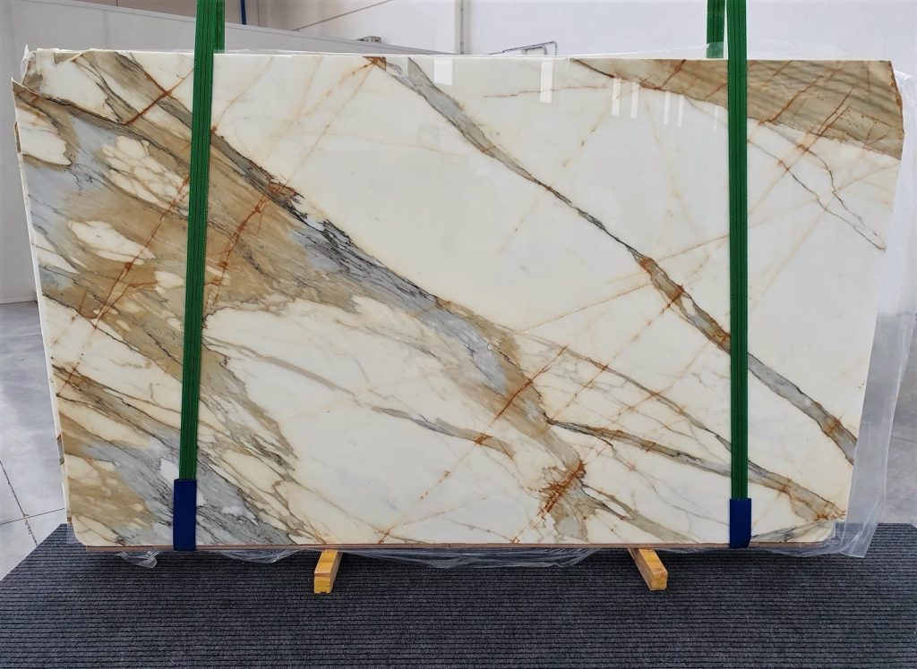 Calacatta macchia vecchia marble slab